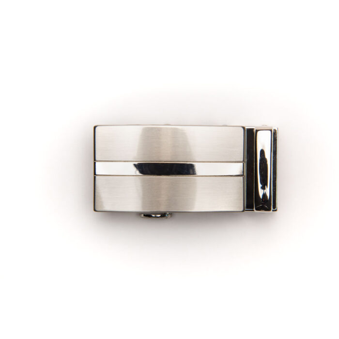 Stylish belt buckle in brushed silver with a silver stripe